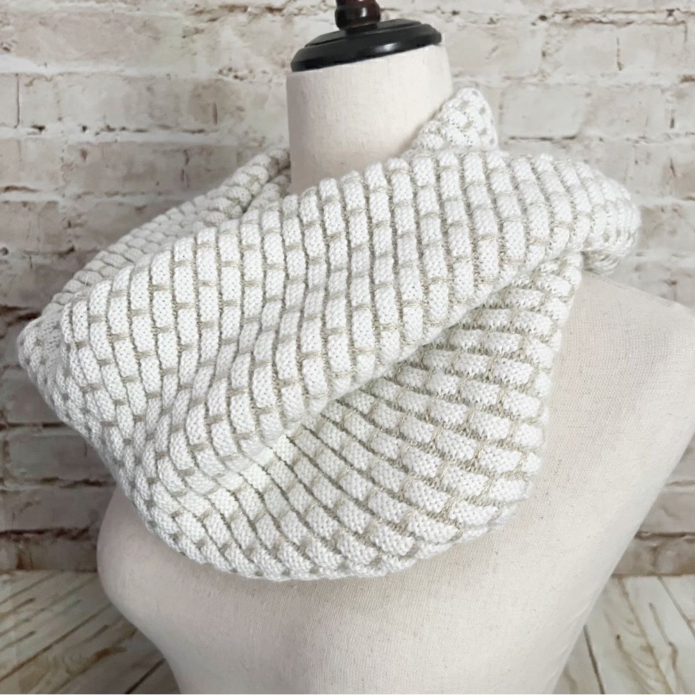 Calvin Klein chunky knit cowl scarf